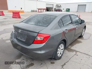 2012 Honda Civic LX z VIN 2HGFB2F51CH600546, wystawiony jako IAAI lot #41920265 z przebiegiem 196 599 mil mil oraz . Historia ofert i sprzedaży dostępna na DreamBid. Obrazek 4.