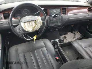 2003 Lincoln Town Car Executive z VIN 1LNHM81W33Y653643, wystawiony jako Copart lot #58824145 z przebiegiem Nie podano mil oraz Szkoda całkowita • Salvage title. Historia ofert i sprzedaży dostępna na DreamBid. Obrazek 8.