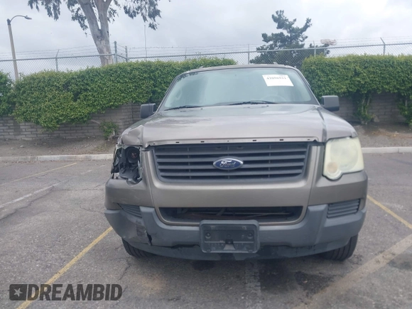 2006 Ford Explorer XLS z VIN 1FMEU62E26UA55326, wystawiony jako IAAI lot #42056921 z przebiegiem 123 323 mil mil oraz . Historia ofert i sprzedaży dostępna na DreamBid. Obrazek 12.