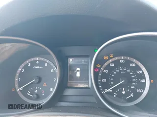 2017 Hyundai Santa Fe 2.4L z VIN 5NMZU3LB8HH031180, wystawiony jako IAAI lot #42242405 z przebiegiem 139 739 mil mil oraz . Historia ofert i sprzedaży dostępna na DreamBid. Obrazek 7.