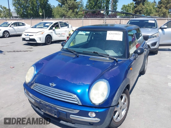 2004 MINI Hardtop с VIN WMWRC33444TC50120, выставлен на аукционе IAAI как лот 42610021 с пробегом 176 078 миль миль и . История ставок и продаж доступна на DreamBid. Изображение 6.