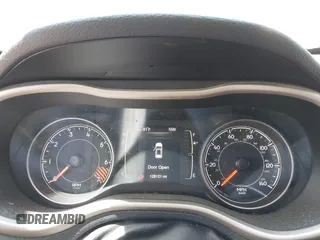 2015 Jeep Cherokee Sport z VIN 1C4PJLAB8FW547813, wystawiony jako IAAI lot #42150186 z przebiegiem 128 121 mil mil oraz . Historia ofert i sprzedaży dostępna na DreamBid. Obrazek 7.
