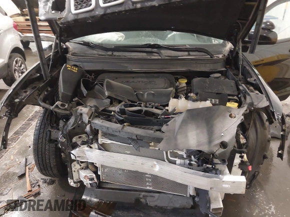 2020 Jeep Cherokee Latitude z VIN 1C4PJMCB7LD546629, wystawiony jako IAAI lot #41823908 z przebiegiem 24 897 mil mil oraz . Historia ofert i sprzedaży dostępna na DreamBid. Obrazek 10.