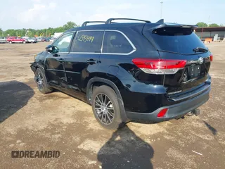 2018 Toyota Highlander SE with VIN 5TDJZRFH7JS868717, listed as a IAAI auction lot 42593499 with 83,533 mi miles and . Bid and sale history available at DreamBid. Image 3.