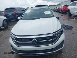 2024 Volkswagen Jetta SE with VIN 3VW7M7BU4RM097738, listed as a IAAI auction lot 42582290 with 2,598 mi miles and . Bid and sale history available at DreamBid. Image 12.
