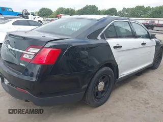 2018 Ford Police Interceptor z VIN 1FAHP2MK0JG106131, wystawiony jako IAAI lot #42128631 z przebiegiem 68 924 mil mil oraz . Historia ofert i sprzedaży dostępna na DreamBid. Obrazek 4.