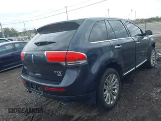 2013 Lincoln MKX z VIN 2LMDJ8JKXDBL40306, wystawiony jako IAAI lot #42163230 z przebiegiem 148 248 mil mil oraz . Historia ofert i sprzedaży dostępna na DreamBid. Obrazek 4.