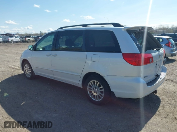 2008 Toyota Sienna XLE z VIN 5TDZK22C98S195819, wystawiony jako IAAI lot #42082880 z przebiegiem 174 319 mil mil oraz . Historia ofert i sprzedaży dostępna na DreamBid. Obrazek 3.