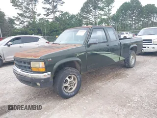 1996 Dodge Dakota z VIN 1B7GG23X1TS548256, wystawiony jako IAAI lot #42488533 z przebiegiem 180 688 mil mil oraz . Historia ofert i sprzedaży dostępna na DreamBid. Obrazek 2.