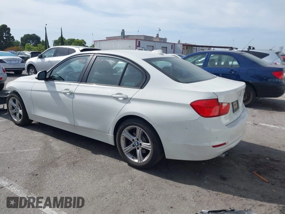 2015 BMW 3 Series 328i z VIN WBA3A5G56FNS90603, wystawiony jako IAAI lot #42246838 z przebiegiem 41 799 mil mil oraz . Historia ofert i sprzedaży dostępna na DreamBid. Obrazek 3.