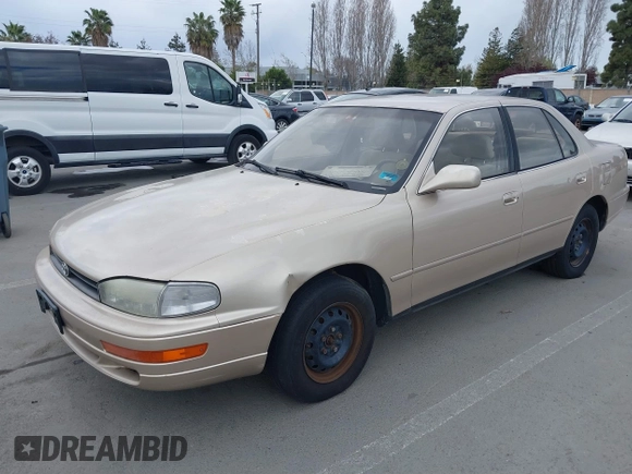 1994 Toyota Camry LE with VIN JT2SK12E0R0269820, listed as a IAAI auction lot 41908360 with 184,739 mi miles. Bid and sale history available at carsss.com. Image 2.