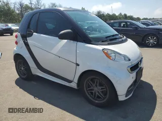 2015 Smart fortwo Passion z VIN WMEEJ3BA4FK816301, wystawiony jako Copart lot #65140935 z przebiegiem 83 465 mil mil oraz Czysty tytuł • Clean title. Historia ofert i sprzedaży dostępna na DreamBid. Obrazek 4.