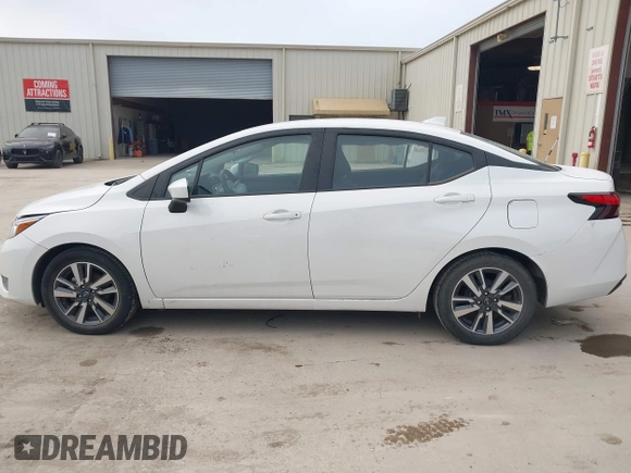 2023 Nissan Versa SV z VIN 3N1CN8EV9PL838576, wystawiony jako IAAI lot #42080373 z przebiegiem 28 542 mil mil oraz . Historia ofert i sprzedaży dostępna na DreamBid. Obrazek 14.