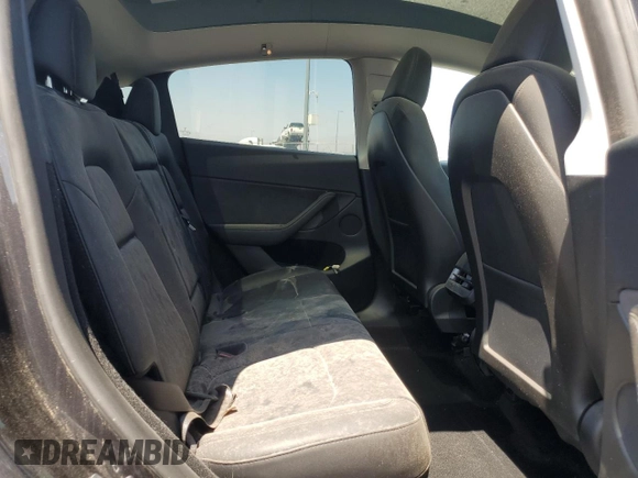 2024 Tesla Model Y with VIN 7SAYGDED1RF052031, listed as a Copart auction lot 61806195 with 5,365 mi miles and Salvage title. Bid and sale history available at DreamBid. Image 11.