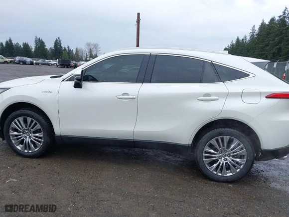 2021 Toyota Venza LE with VIN JTEAAAAH1MJ013086, listed as a IAAI auction lot 41870665 with NaN miles. Bid and sale history available at carsss.com. Image 15.