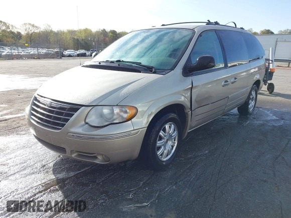 2005 Chrysler Town & Country Touring with VIN 2C4GP54L15R131849, listed as a IAAI auction lot 41933389 with 276,344 mi miles. Bid and sale history available at carsss.com. Image 17.