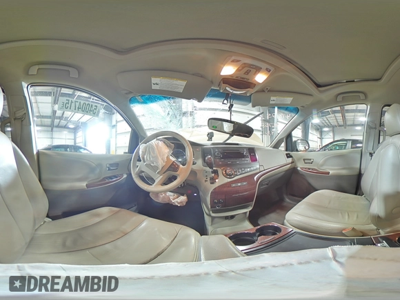 2013 Toyota Sienna XLE z VIN 5TDDK3DCXDS054751, wystawiony jako Copart lot #54004715 z przebiegiem 72 627 mil mil oraz Szkoda całkowita • Salvage title. Historia ofert i sprzedaży dostępna na DreamBid. Obrazek 15.