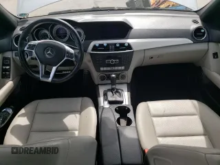 2013 Mercedes-Benz C 250 Sport z VIN WDDGF4HB9DR263699, wystawiony jako Copart lot #51379384 z przebiegiem 123 016 mil mil oraz Szkoda całkowita • Salvage title. Historia ofert i sprzedaży dostępna na DreamBid. Obrazek 8.