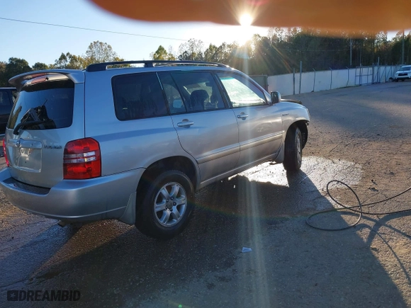 2003 Toyota Highlander with VIN JTEHF21A730098206, listed as a IAAI auction lot 40912312 with 301,948 mi miles. Bid and sale history available at carsss.com. Image 4.
