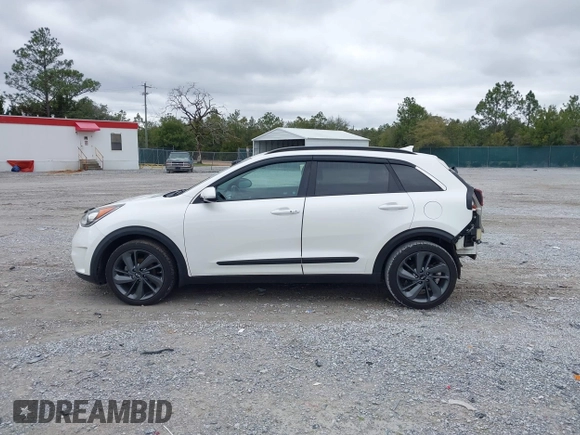 2017 Kia Niro Touring Launch Edition with VIN KNDCC3LC6H5055398, listed as a IAAI auction lot 41654328 with 172,314 mi miles. Bid and sale history available at carsss.com. Image 15.