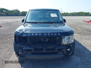 2010 Land Rover LR4 Lux z VIN SALAK2D44AA532072, wystawiony jako IAAI lot #37238544 z przebiegiem 118 089 mil mil oraz . Historia ofert i sprzedaży dostępna na DreamBid. Obrazek 6.