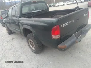 2000 Dodge Dakota Sport with VIN 1B7HG2AZ6YS661541, listed as a IAAI auction lot 41674406 with 204,117 mi miles. Bid and sale history available at carsss.com. Image 3.