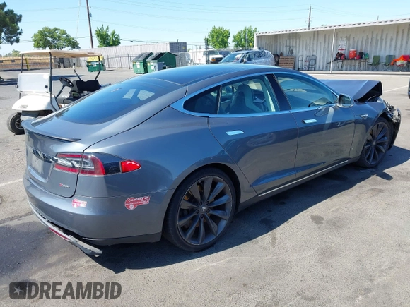 2014 Tesla Model S 60 with VIN 5YJSA1H19EFP36971, listed as a IAAI auction lot 42525811 with Not provided miles and . Bid and sale history available at DreamBid. Image 4.