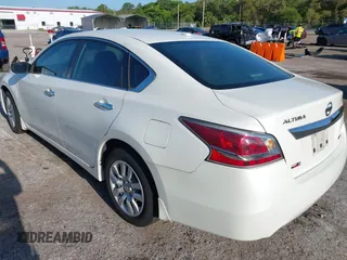 2014 Nissan Altima SV with VIN 1N4AL3AP3EC422980, listed as a IAAI auction lot 42002612 with 147,147 mi miles and . Bid and sale history available at carsss.com. Image 3.