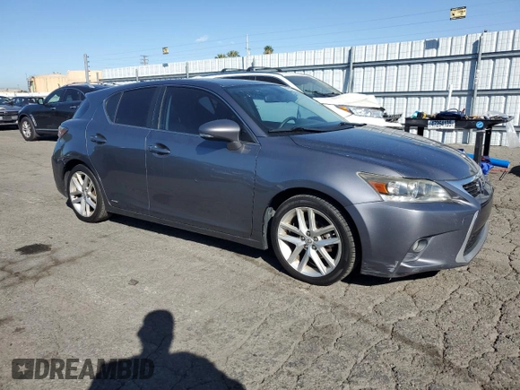 2015 Lexus CT 200h z VIN JTHKD5BH3F2212187, wystawiony jako Copart lot #50903375 z przebiegiem 222 749 mil mil oraz Tytuł czysty. Historia ofert i sprzedaży dostępna na DreamBid. Obrazek 4.