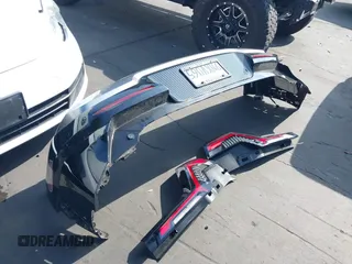 2024 Kia EV9 Land z VIN KNDADFS59R6035988, wystawiony jako IAAI lot #42076672 z przebiegiem 10 316 mil mil oraz . Historia ofert i sprzedaży dostępna na DreamBid. Obrazek 12.