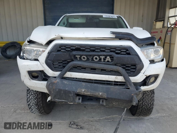 2021 Toyota Tacoma SR5 z VIN 3TMBZ5DN6MM031399, wystawiony jako Copart lot #82078704 z przebiegiem 139 358 mil mil oraz Czysty tytuł • Clean title. Historia ofert i sprzedaży dostępna na DreamBid. Obrazek 5.