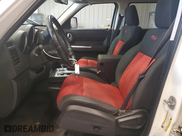 2008 Dodge Nitro R/T with VIN 1D8GU58658W208118, listed as a Copart auction lot 81581934 with 151,001 mi miles and Clean Title. Bid and sale history available at DreamBid. Image 7.