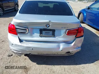 2017 BMW 3 Series 330i z VIN WBA8B9G38HNU54459, wystawiony jako IAAI lot #41297483 z przebiegiem 141 535 mil mil oraz . Historia ofert i sprzedaży dostępna na DreamBid. Obrazek 6.