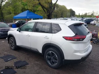 2024 Nissan Rogue SV z VIN 5N1BT3BB3RC751536, wystawiony jako IAAI lot #42165715 z przebiegiem 4797 mil mil oraz . Historia ofert i sprzedaży dostępna na DreamBid. Obrazek 14.