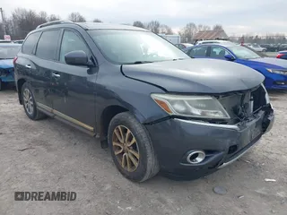 2014 Nissan Pathfinder SV with VIN 5N1AR2MM8EC723163, listed as a IAAI auction lot 41843814 with 146,970 mi miles. Bid and sale history available at carsss.com. Image 1.