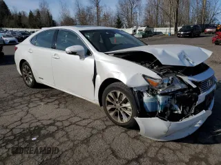 2013 Lexus ES 300h z VIN JTHBW1GG2D2018105, wystawiony jako Copart lot #45091035 z przebiegiem 182 016 mil mil oraz Szkoda całkowita • Salvage title. Historia ofert i sprzedaży dostępna na DreamBid. Obrazek 4.