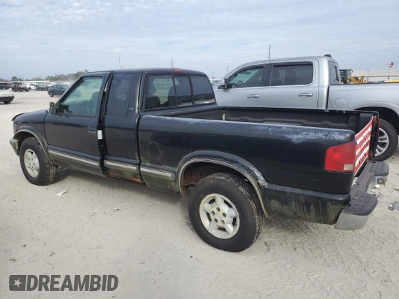 2002 Chevrolet S-10 LS with VIN 1GCDT19W528176049, listed as a Copart auction lot 44187225 with 0 mi miles and Clean Title. Bid and sale history available at carsss.com. Image 2.