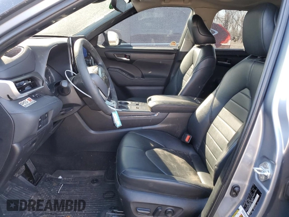 2023 Toyota Highlander L z VIN 5TDKDRAH5PS518845, wystawiony jako Copart lot #42203195 z przebiegiem 31 134 mil mil oraz Szkoda całkowita • Salvage title. Historia ofert i sprzedaży dostępna na DreamBid. Obrazek 7.