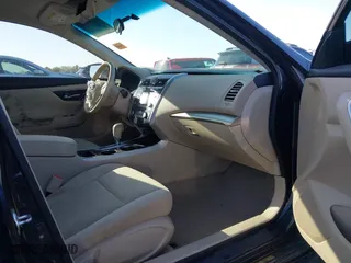 2014 Nissan Altima 2.5 SV with VIN 1N4AL3AP0EC264162, listed as a IAAI auction lot 41766855 with 135,091 mi miles. Bid and sale history available at carsss.com. Image 5.