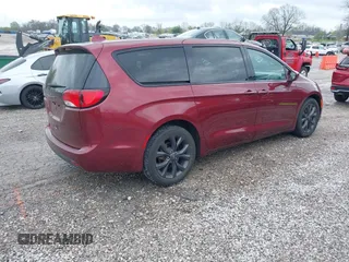 2020 Chrysler Pacifica Touring with VIN 2C4RC1FG2LR126671, listed as a IAAI auction lot 41922148 with 91,154 mi miles and . Bid and sale history available at DreamBid. Image 4.