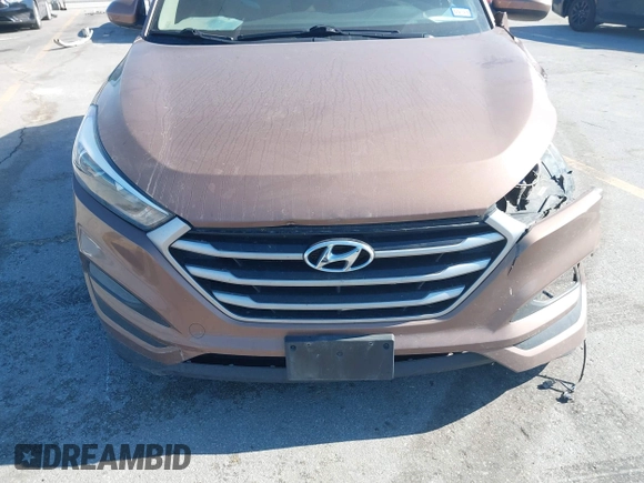 2017 Hyundai Tucson SE z VIN KM8J33A47HU485803, wystawiony jako IAAI lot #42269337 z przebiegiem 96 541 mil mil oraz . Historia ofert i sprzedaży dostępna na DreamBid. Obrazek 6.