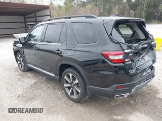 2024 Honda Pilot Elite with VIN 5FNYG1H87RB035776, listed as a IAAI auction lot 41721644 with 14,697 mi miles. Bid and sale history available at carsss.com. Image 3.