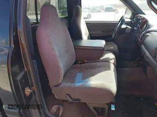 2001 Dodge 1500 z VIN 1B7HC16Y61S790892, wystawiony jako IAAI lot #41672516 z przebiegiem 204 495 mil mil oraz . Historia ofert i sprzedaży dostępna na DreamBid. Obrazek 8.