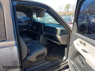 2002 Chevrolet Suburban LS with VIN 3GNEC16Z72G291904, listed as a IAAI auction lot 41831851 with 999,999 mi miles. Bid and sale history available at carsss.com. Image 5.
