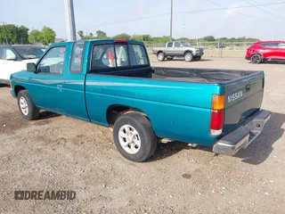 1997 Nissan Frontier XE z VIN 1N6SD16SXVC330579, wystawiony jako IAAI lot #41867843 z przebiegiem 135 434 mil mil oraz . Historia ofert i sprzedaży dostępna na DreamBid. Obrazek 3.