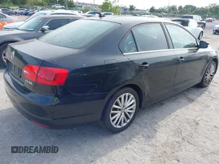 2011 Volkswagen Jetta SEL с VIN 3VWLX7AJ6BM394822, выставлен на аукционе IAAI как лот 42360987 с пробегом 173 310 миль миль и . История ставок и продаж доступна на DreamBid. Изображение 4.