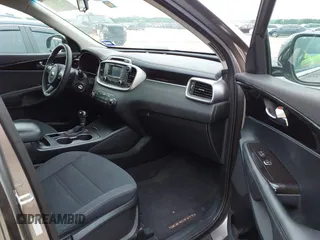 2016 Kia Sorento LX with VIN 5XYPG4A38GG114164, listed as a IAAI auction lot 42105518 with 95,892 mi miles. Bid and sale history available at carsss.com. Image 5.