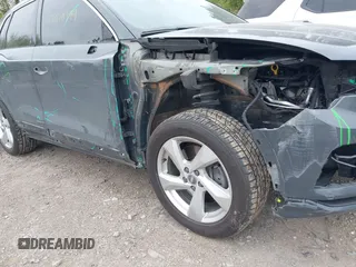 2020 Audi Q3 Premium z VIN WA1AECF36L1083306, wystawiony jako IAAI lot #42070799 z przebiegiem 47 610 mil mil oraz . Historia ofert i sprzedaży dostępna na DreamBid. Obrazek 6.