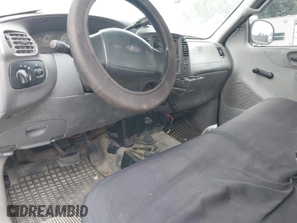 2000 Ford F-150 XL с VIN 1FTRF18W8YKB11836, выставлен на аукционе IAAI как лот 42728813 с пробегом Не указан миль и . История ставок и продаж доступна на DreamBid. Изображение 17.