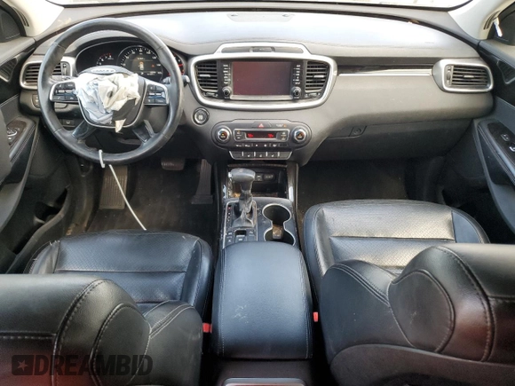 2019 Kia Sorento EX z VIN 5XYPHDA56KG528227, wystawiony jako Copart lot #56522575 z przebiegiem 101 507 mil mil oraz Czysty tytuł • Clean title. Historia ofert i sprzedaży dostępna na DreamBid. Obrazek 8.